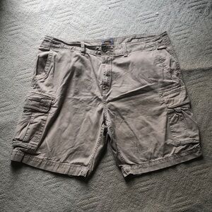 Mens’s Foundry supply company cargo shorts. Size 44, 9 inch inseam.